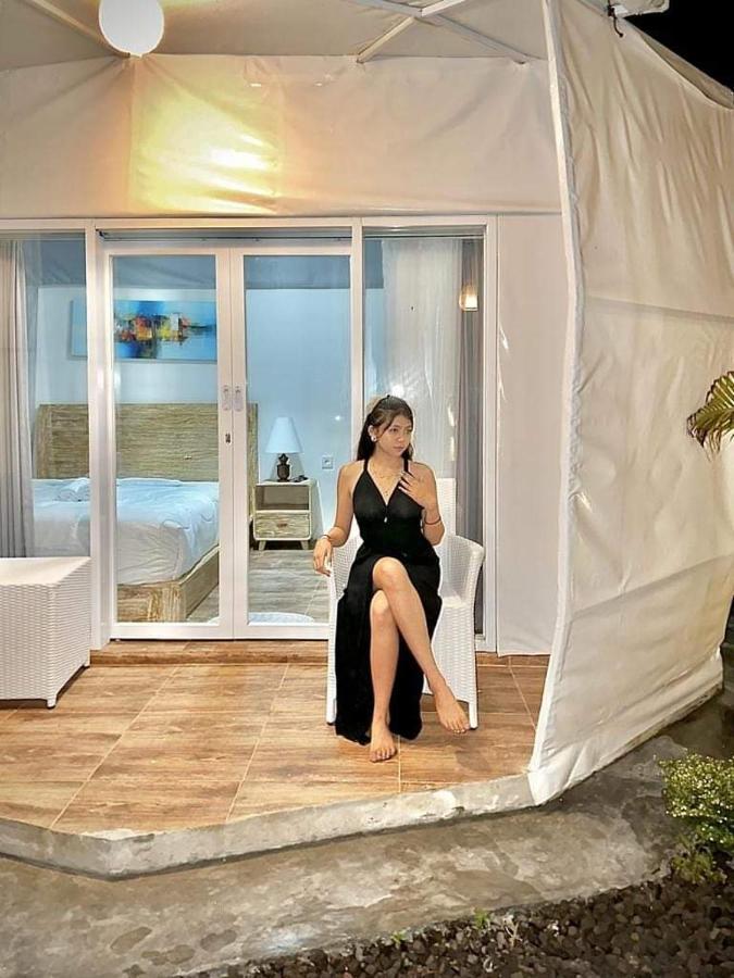 Starlake Villa & Glamping Kubupenlokan Ngoại thất bức ảnh