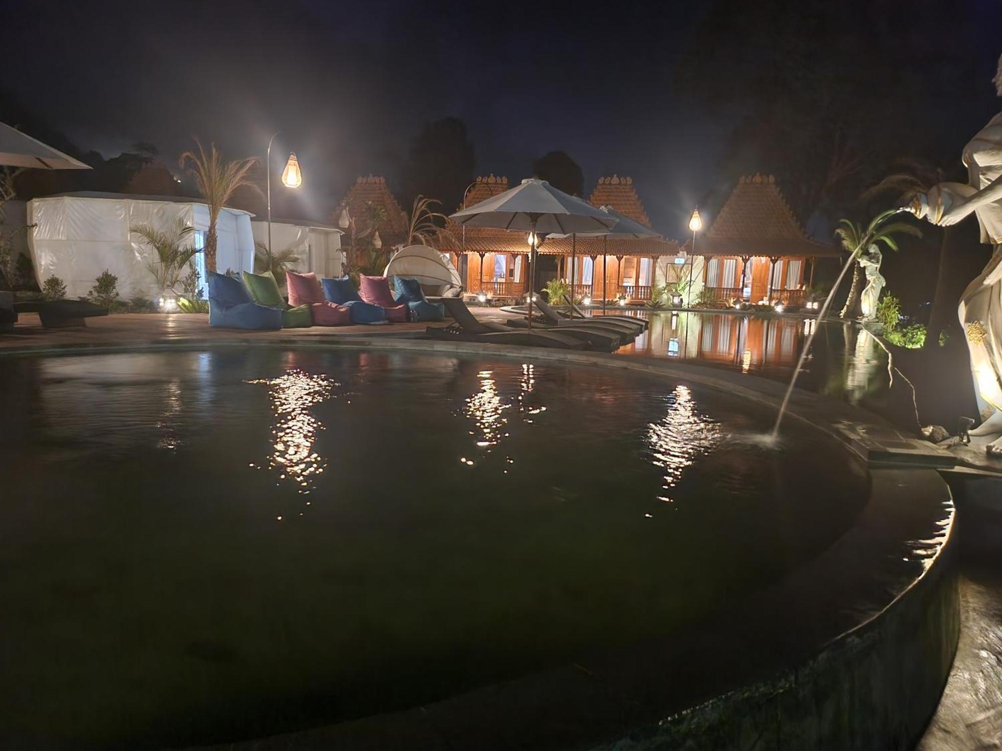 Starlake Villa & Glamping Kubupenlokan Ngoại thất bức ảnh