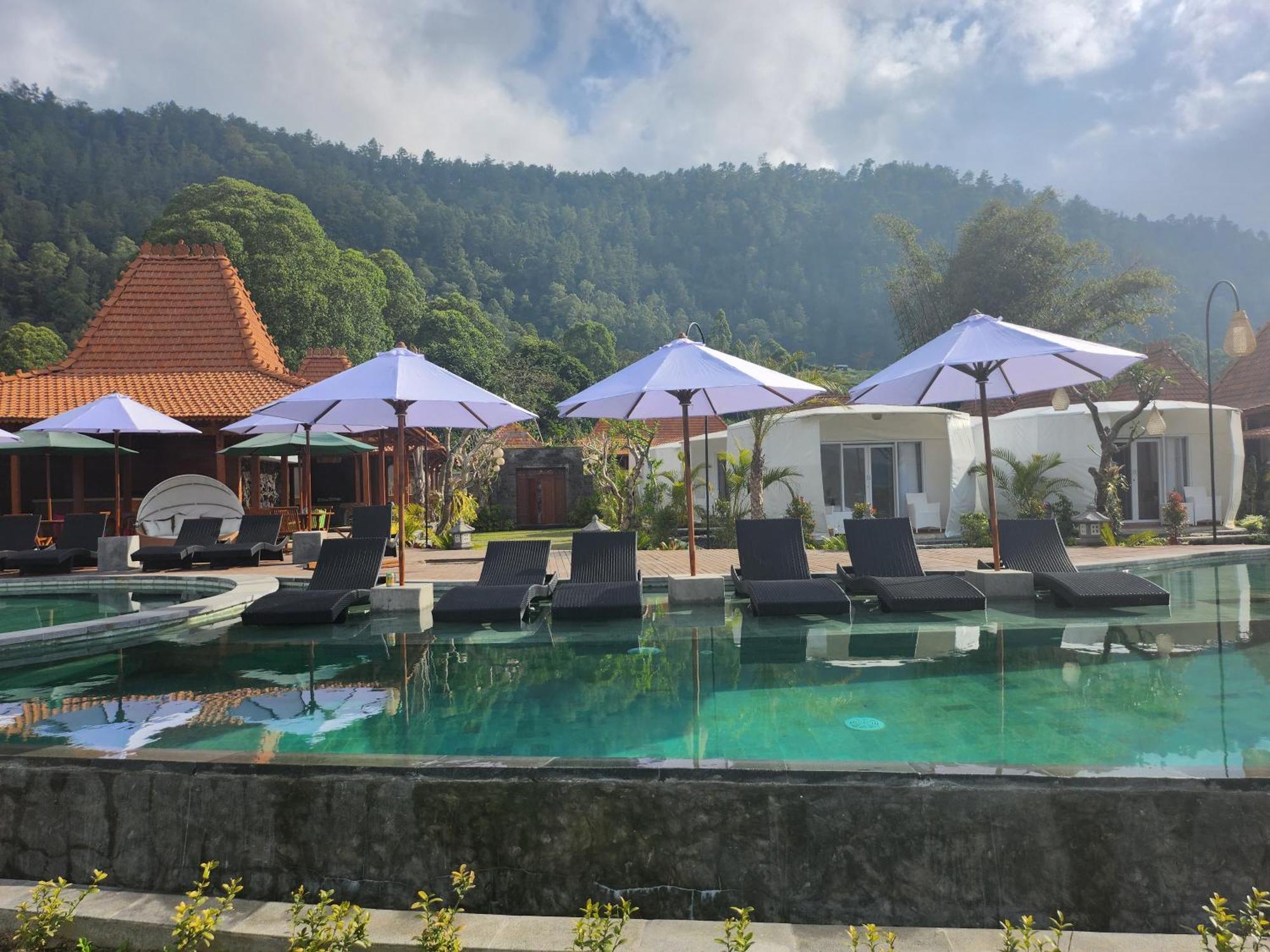 Starlake Villa & Glamping Kubupenlokan Ngoại thất bức ảnh