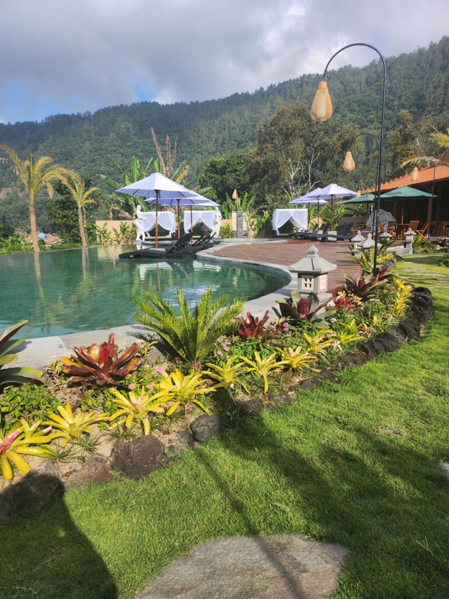 Starlake Villa & Glamping Kubupenlokan Ngoại thất bức ảnh