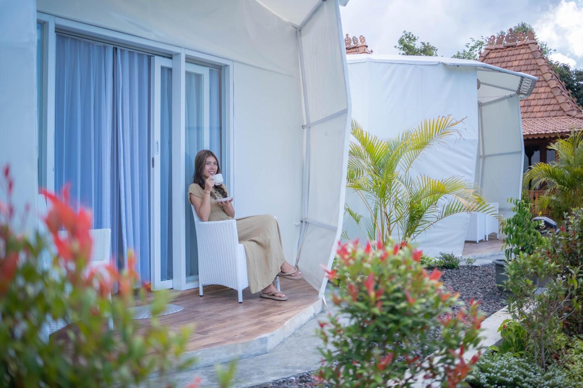 Starlake Villa & Glamping Kubupenlokan Ngoại thất bức ảnh